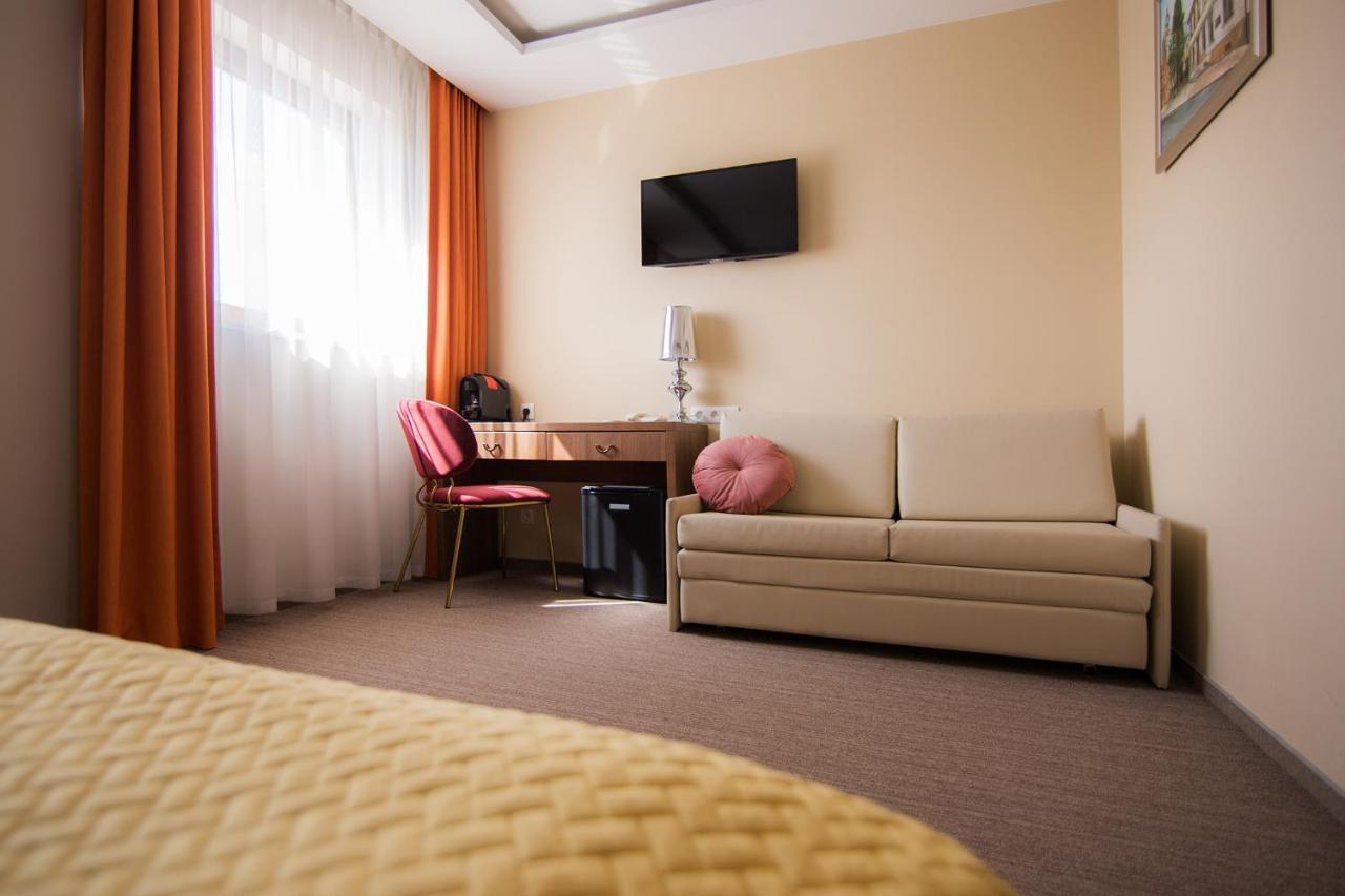 Hotel Wroblewscy Sieradz Exterior foto